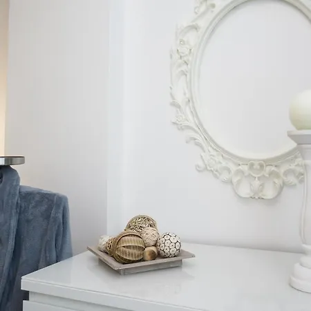 Lovely & Modern In The Center *