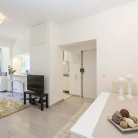 Lovely & Modern In The Center