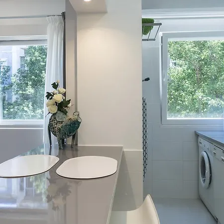 Apartment Lovely & Modern In The Center