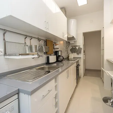 Lovely & Modern In The Center Apartment