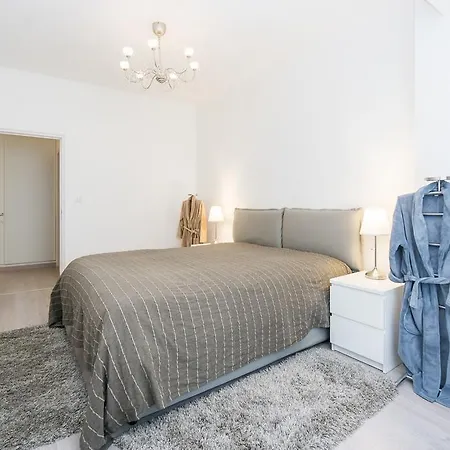 Appartement Lovely & Modern In The Center