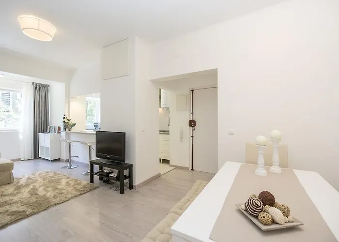 Lovely & Modern In The Center